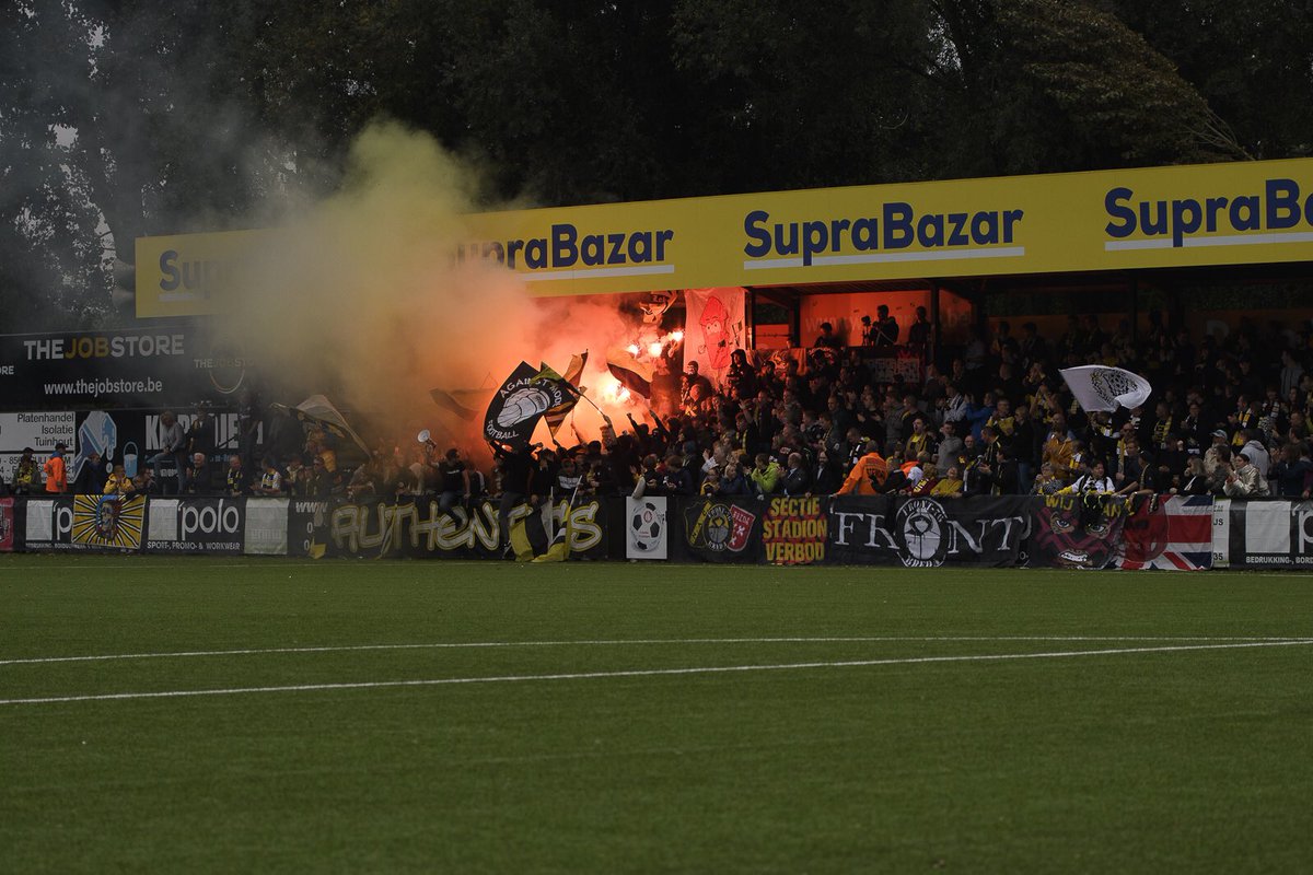 ATCS_Lokeren's tweet photo. Win, lose or tie: we’re Lokeren till we die! 🔥💛 #GULLOK @KSCLokeren https://t.co/9HXMrwGjdJ