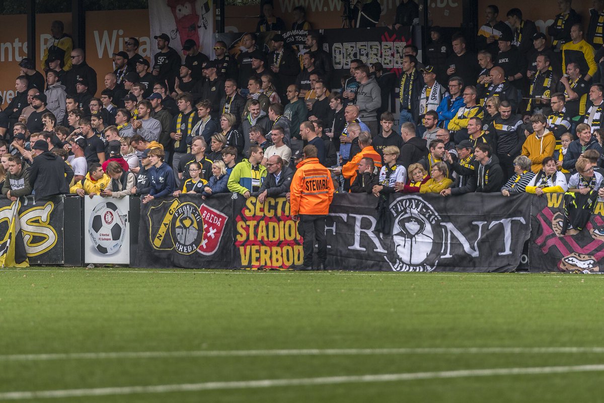 ATCS_Lokeren's tweet photo. Win, lose or tie: we’re Lokeren till we die! 🔥💛 #GULLOK @KSCLokeren https://t.co/9HXMrwGjdJ