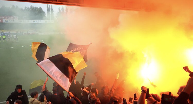ATCS_Lokeren's tweet photo. Win, lose or tie: we’re Lokeren till we die! 🔥💛 #GULLOK @KSCLokeren https://t.co/9HXMrwGjdJ