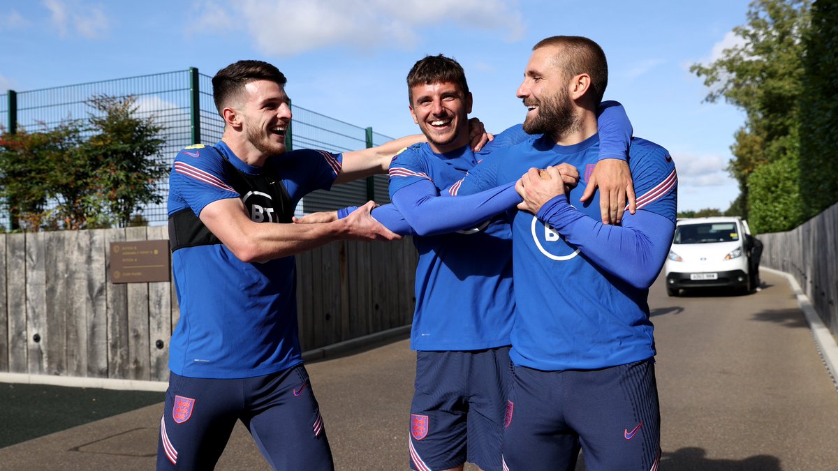 England's tweet photo. Get in the photo, @LukeShaw23! 😂 https://t.co/10S1T6pHsc