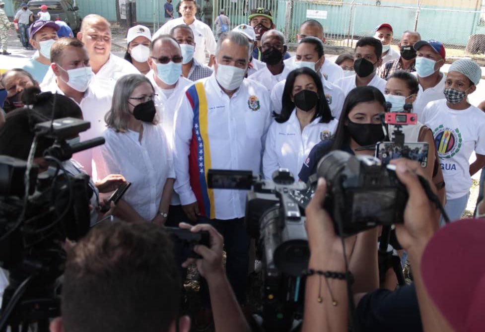 Luisemartinezh's tweet photo. #11Oct| Por respeto al @cneesvzla no hago públicos los resultados pero quiero agradecer a los muchos que por mi votaron su apoyo invalorable y con humildad invitar a los restantes postulados opositores a encontrarnos prontamente para ganar juntos y gobernar juntos (2/2) https://t.co/6uvRdjzc0V