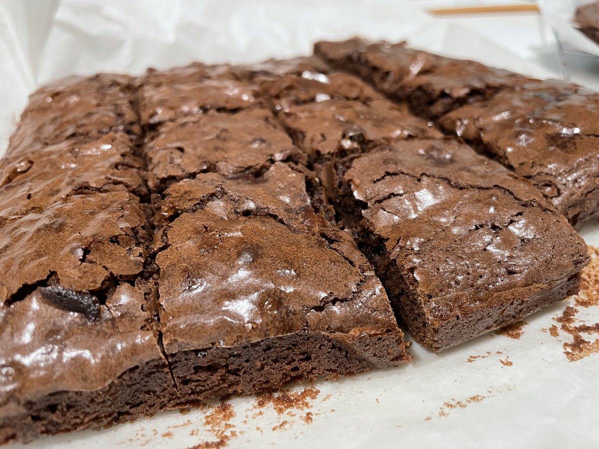 Baking brownies on #WorldMentalHeathDay 😋 64 in total and all for staff at <a href="/anfield_schhk/">Anfield School</a>…with a few left over 😏