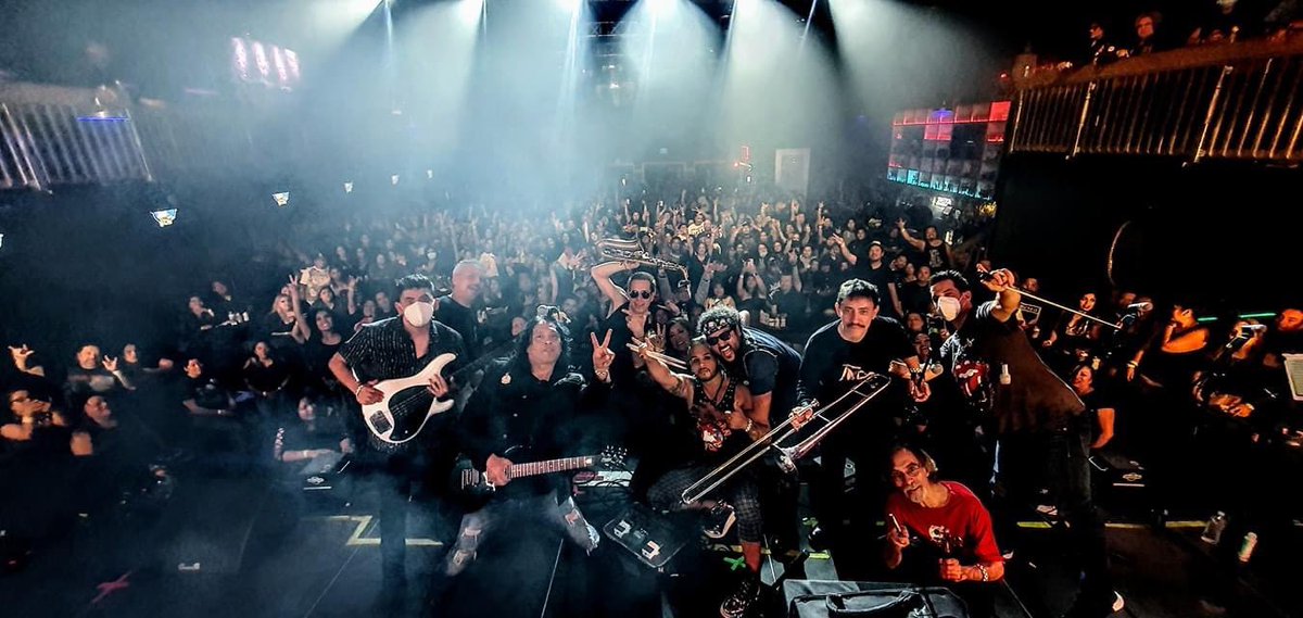 ElHaraganyCia's tweet photo. ¡Rock de la banda para la banda... de #GilroyCalifornia!!! ayer en #CaposEventCenter @ElHaraganyCia #USAtour2021 #rockmexicano #elharaganycia #California 🤟🏽🤟🏽🤟🏽 descubre + música de haraganes aquí🎸👉🏽👉🏽👉🏽 https://t.co/37MM9tB0Z4 🔥🔥🔥🕶 https://t.co/cRPDW7Nwuq