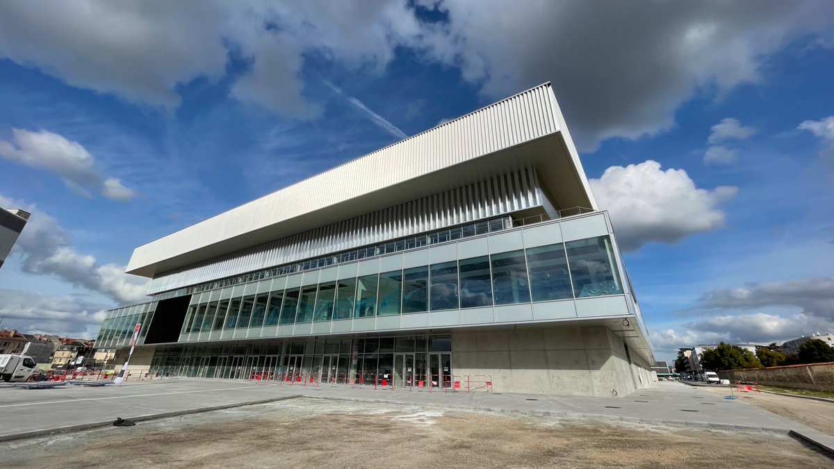 VilledeReims's tweet image. #ReimsArena : installation des #écrans géants ou encore des sièges, le cœur de la grande salle #événementielle prend forme !Rendez-vous début 2022 pour les premiers #spectacles.