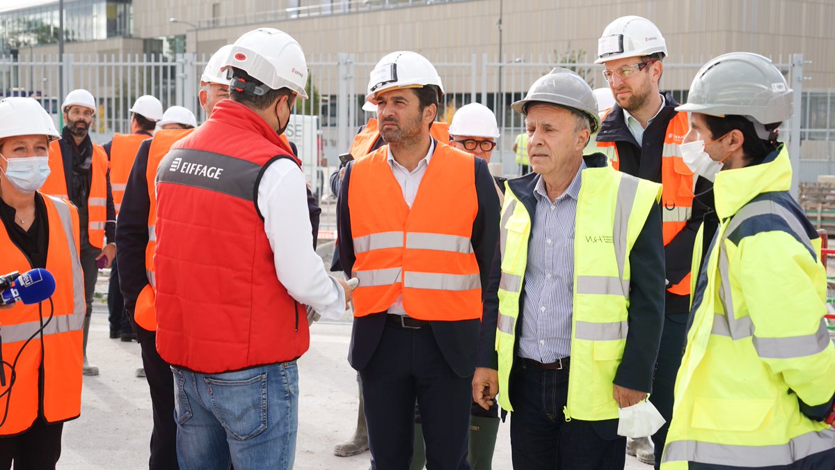 VilledeReims's tweet image. #ReimsArena : installation des #écrans géants ou encore des sièges, le cœur de la grande salle #événementielle prend forme !Rendez-vous début 2022 pour les premiers #spectacles.