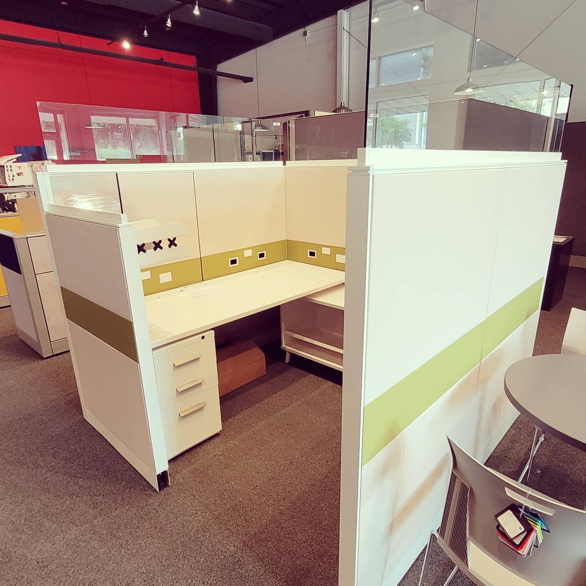 TOPSTEXAS's tweet image. Friant Interra workstation with beltline power and clear glass toppers. Panel tiles let you mix and match your preferred color schemes. Let TOPS work up a layout design that maximizes your workspace. Space planning and design services are available! 512-472-1340