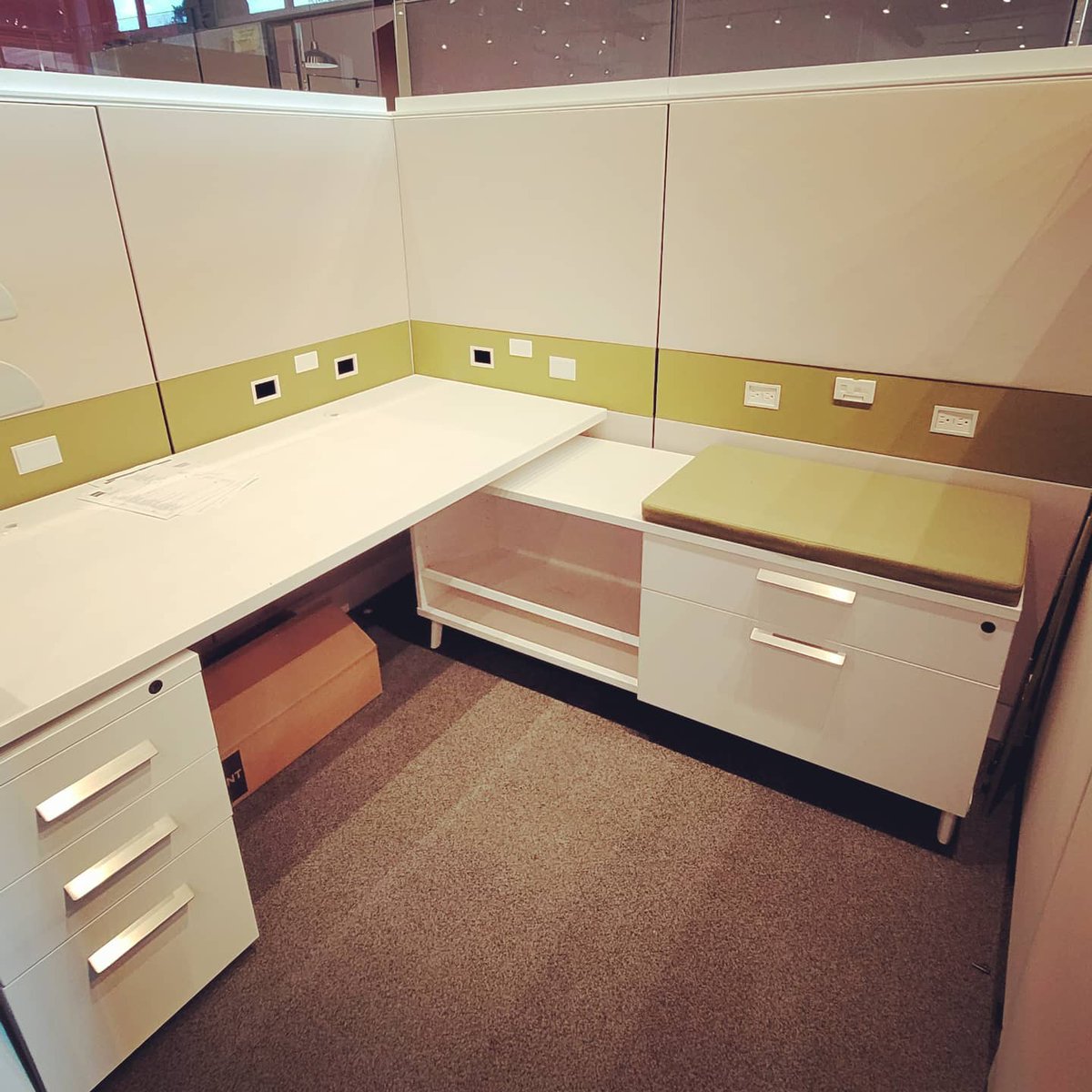 TOPSTEXAS's tweet image. Friant Interra workstation with beltline power and clear glass toppers. Panel tiles let you mix and match your preferred color schemes. Let TOPS work up a layout design that maximizes your workspace. Space planning and design services are available! 512-472-1340
