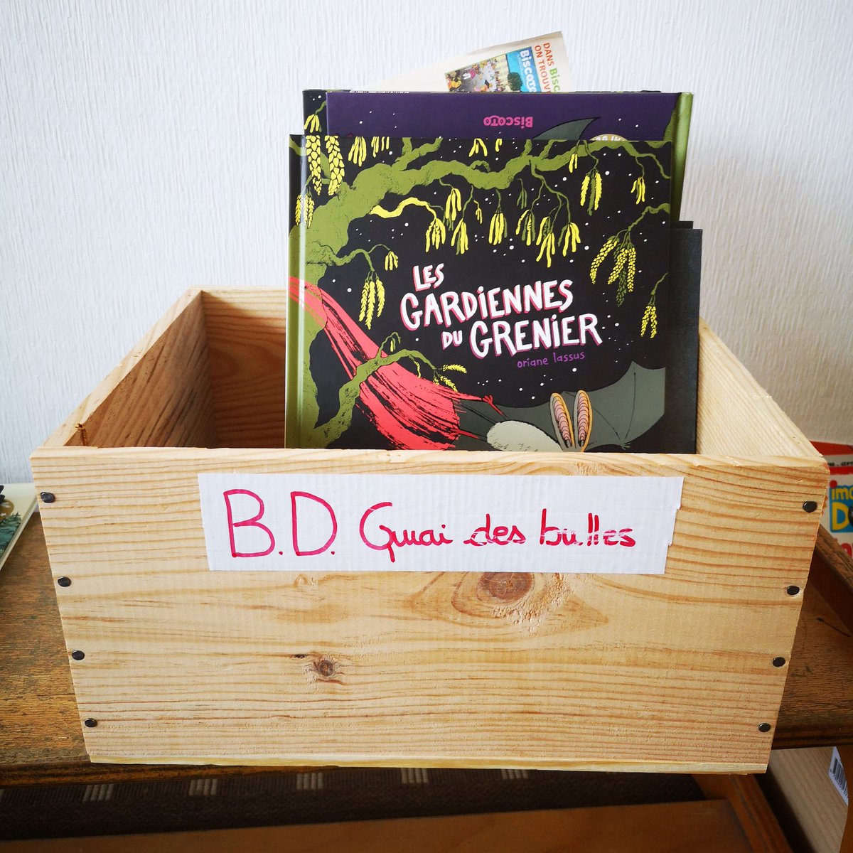 cm1cm2e's tweet photo. Le jury des enfants en plein travail pour choisir le livre qui sera nommé  "prix du jury enfants" de @QuaidesBulles 2021. 20 minutes de lecture par jour. Rendez-vous dans quelques semaines pour connaître le verdict de la classe de @cm1cm2e de @ECOLEDECOUVERTE. https://t.co/CYiZ1ncUnb