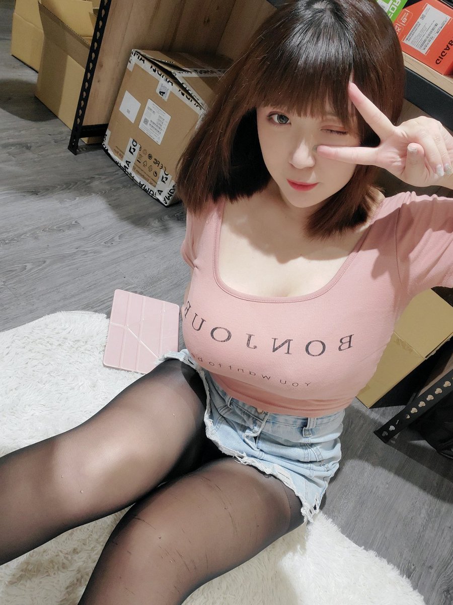 每天不用28元就可以看片片
什麼？還可以把以前的一起看完
omgomg
10月活動
訂閱達60人抽一名共進晚餐🥰
未達60人抽三名送大尺拍立得❤
還不訂閱嗎👇
https://t.co/i2GVcWKyIS https://t.co/eVrktrPrqk