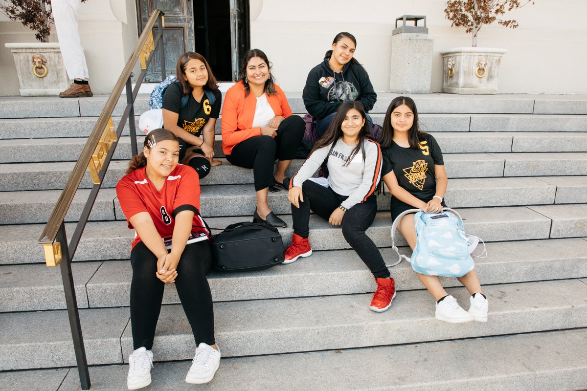 AFGBA's tweet photo. Today, Oct 11 marks International #DayoftheGirl. With over 300,000 girls across the Bay Area as part of our movement and a mission of advancing systemic change to achieve equity, AFG recognizes how important it is that every girl gets the chance to thrive. https://t.co/fBacncRbab https://t.co/rdQumiaYLT