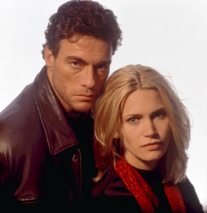 ESC_Films_'s tweet image. #VHSBoxESC #RisqueMaximum le 1er décembre - édition limitée à 1000 exemplaires, en vente exclusivement sur notre site
👉 bit.ly/JCVD-RisqueMax

#MaximumRisk #RingoLAM #JeanClaudeVANDAMME #JCVD #JCVANDAMME #jcvdworld #jcvdforever #VANDAMME #NatashaHENSTRIDGE #JeanHuguesANGLADE