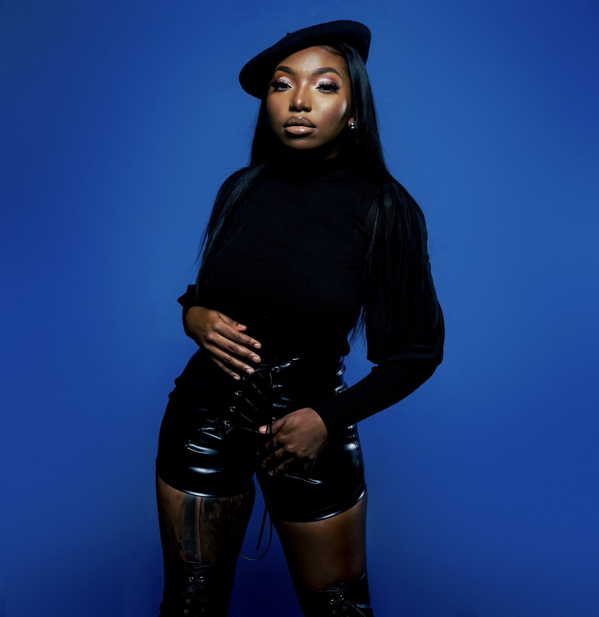 NeroThaHero's tweet photo. ¢ ι α σ 💙 в є ℓ ℓ α x Steph
📸 by me
💄: @MsPrince__
#modelmonday #allblackoutfit #frenchhat #beauty #leathershorts #leatherboots #vibe #melanin #viral #explorepage #like #share #follow #sonya7rii #blackphotographer #womenwithtattoos https://t.co/yff3QiMrDr