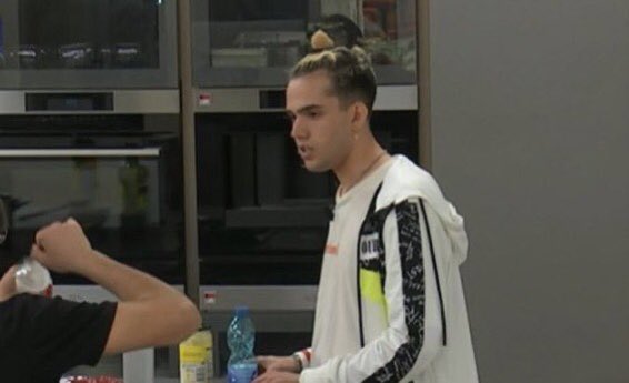 m4leducata's tweet photo. *flaza che si lamenta delle occhiaie*

i ragazzi di amici20 nei daytime: 

#Amici21 https://t.co/VclAUQL2Zp