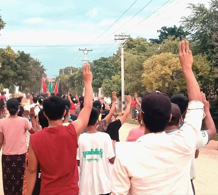 KoPyae86's tweet photo. Myaing people in northern zone &amp; strike committee staged a joint protest against military on Oct 11, 7 month anniversary of the massacre of peaceful protesters in Myaing Township by military forces &amp; death of 6 martyrs. #Oct11Coup #WhatsHappeningInMyanmar https://t.co/razN0IAMbX