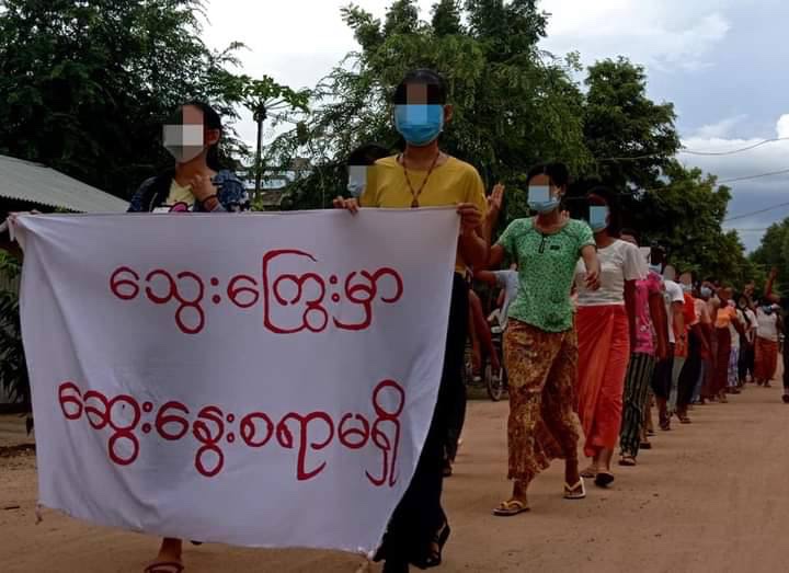KoPyae86's tweet photo. Myaing people in northern zone &amp; strike committee staged a joint protest against military on Oct 11, 7 month anniversary of the massacre of peaceful protesters in Myaing Township by military forces &amp; death of 6 martyrs. #Oct11Coup #WhatsHappeningInMyanmar https://t.co/razN0IAMbX