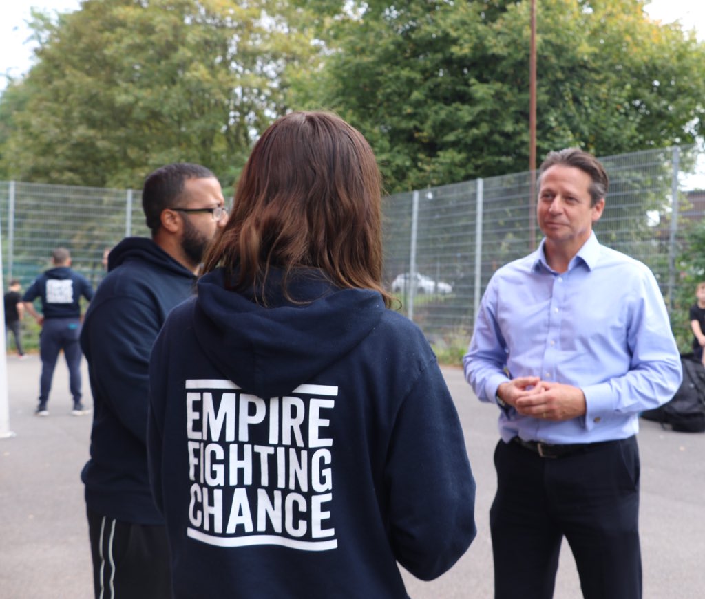 DCMS's tweet photo. 🥊 Saving lives and improving outcomes

Minister for Civil Society and Youth @HuddlestonNigel meets the team behind @EmpireFightingC and some of the young people benefiting from its life changing programmes which use sport to support physical and mental wellbeing

#CommunitiesCan https://t.co/9sVVlmK5gW