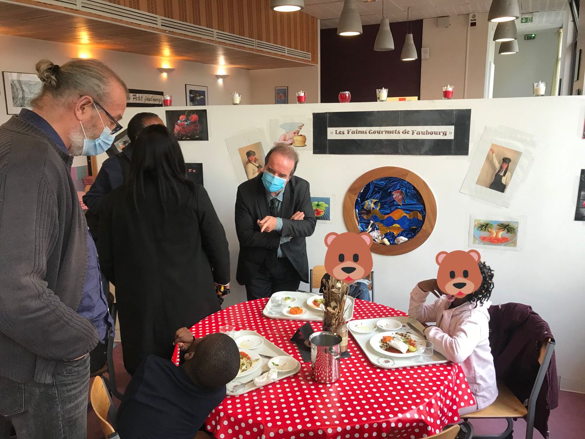 ACORDEBARD's tweet photo. 🍽️Pour la #SemaineduGoût, la Caisse des Ecoles de #Paris10 organise un tour de France culinaire avec de nouvelles recettes de nos régions. Merci aux chefs Alberto et Vanina Herraiz venus concocter un repas végétarien pour les enfants de l’école de la rue du fbg St Denis ! https://t.co/7pMtdLN2kF