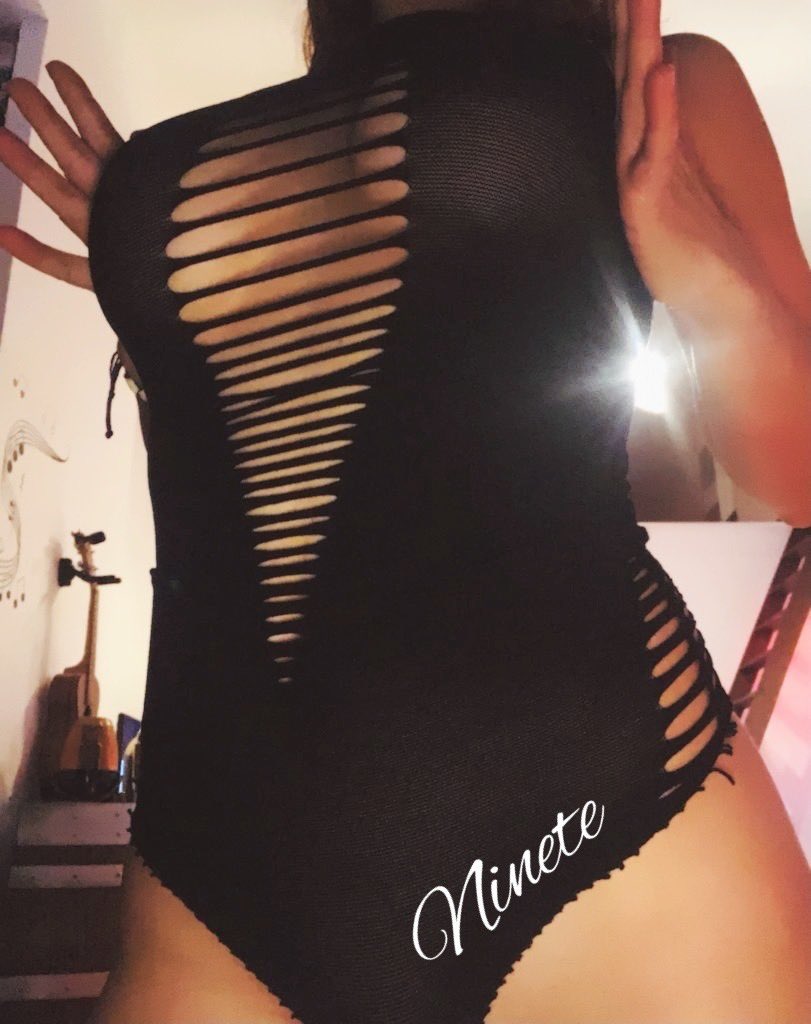 Ninete_Hot's tweet photo. Estos días estoy siendo muy mala . Te vienes a hacer maldades 😈😈🔥🔥#diasdetravesuras #hotgirl #hot https://t.co/84OiC4p813