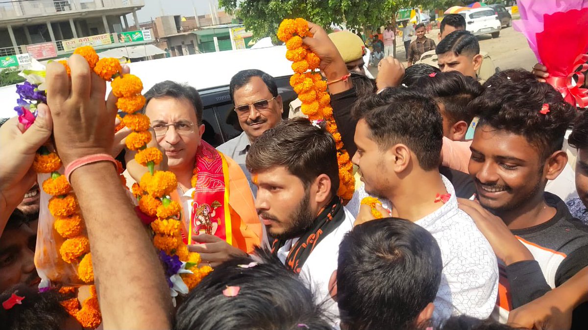कानपुर के हरकोर्ट बटलर प्राविधिक विश्वविद्यालय के "शिक्षण संवाद एवं पुरुस्कार वितरण समारोह" में सम्बोधित करते हुए माननीय कैबिनेट मंत्री श्री <a href="/JitinPrasada/">Jitin Prasada जितिन प्रसाद</a> जी।