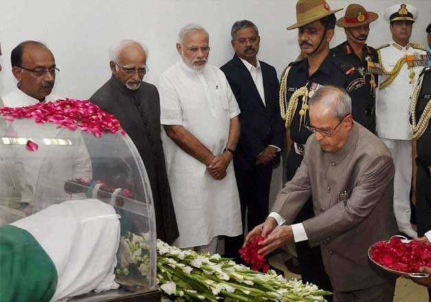 majorgauravarya's tweet photo. When Dr. APJ Abdul Kalam died, the President and Prime Minister of India paid their respects. India mourned.

President Alvi and PM Imran Khan skipped the funeral of Dr. Abdul Qadeer Khan because they did not want to upset the Americans.

Apne apne sanskar hote hain https://t.co/nM5TlI6JdC