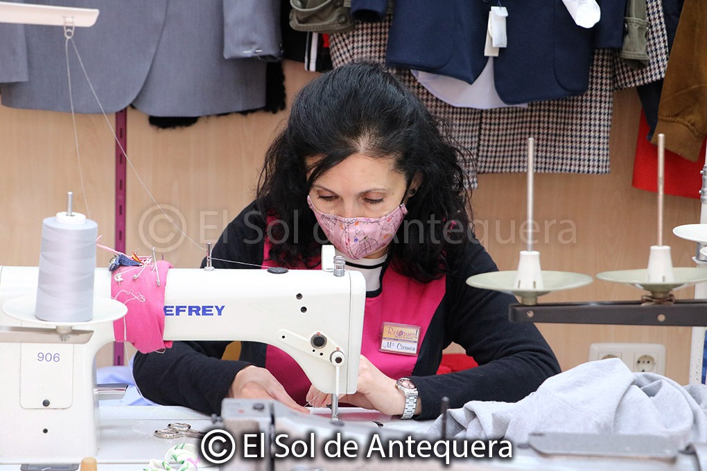 ElSoldAntequera's tweet photo. 👞👜 #COMERCIO en #ANTEQUERA:
👉 Son de 🔟 para lo que busque y necesite. Ante las compras... ¡consulte la guía más extensa de establecimientos que le ofrece #Antequera!
#comercioATQ #YoComproenAntequera
⤵️ Toda la relación: https://t.co/rnFllyag8H https://t.co/kTcdOmAPVh