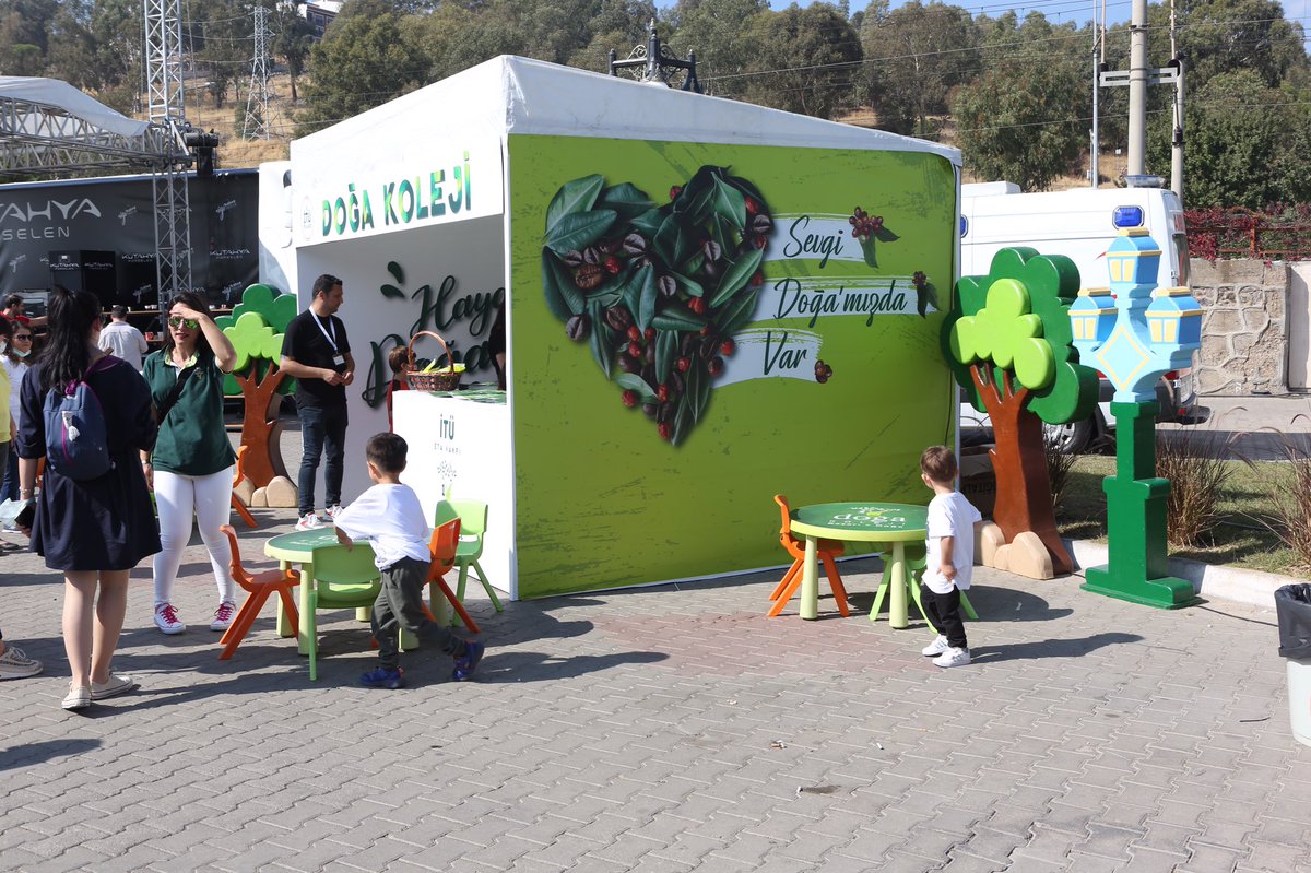 DogaOkullari's tweet photo. Sevgi Doğa'mızda Var!
8-9-10 Ekim tarihlerinde özgün, yenilikçi ve fark yaratan eğitim içeriğimizle"İzmir Kahve Festivali"nde öğrenci ve velilerimizle buluştuk. https://t.co/hTo7Tb9hNm