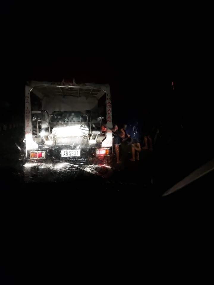 jylrdvly's tweet photo. Let us help people from #Cagayan. Lubog na po ang ibang area ng Cagayan. Again, this is the time to call for help from our national government and different agencies! Let our voice be heard! 

#CagayanNeedsHelp
#RescuePH
#MaringPH https://t.co/xfyDJ6u8Ke