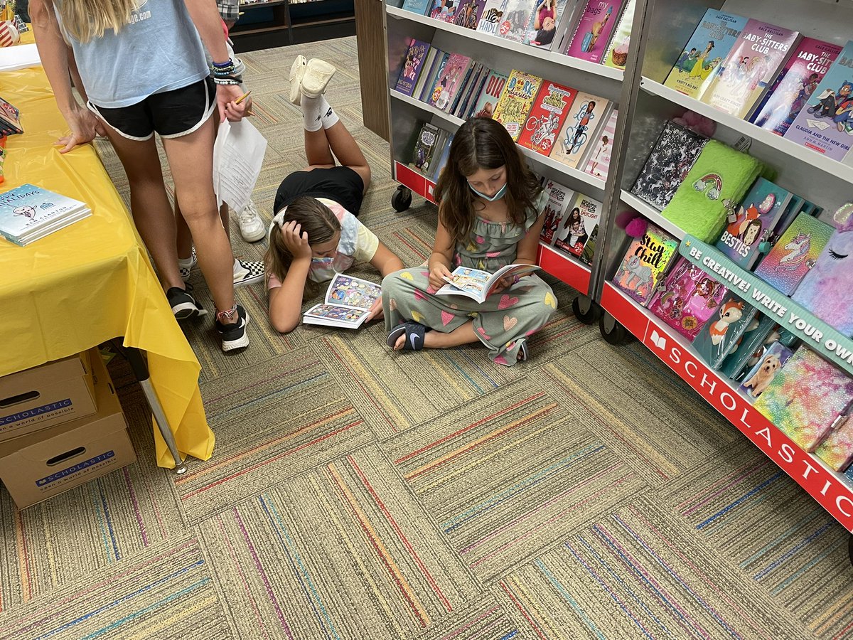 LsteeleLori's tweet photo. Students enjoying books at book fair! #wcsdistrict #wohillshawkeyes #its worth it https://t.co/hvN27wFOIq