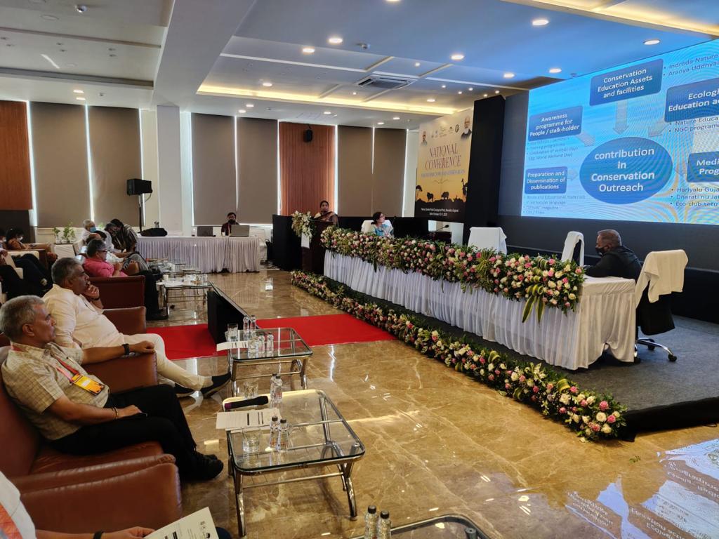 moefcc's tweet photo. Hon'ble Minister, MoEF&CC @byadavbjp addressed the attendees of National conference for Directors & Veterinarians at @ParkSardar highlighting the vision of taking forward conservation with an inclusive approach of forming partnerships #Janbhagidari #Zooconference @PIB_India https://t.co/yRteRzzpnl