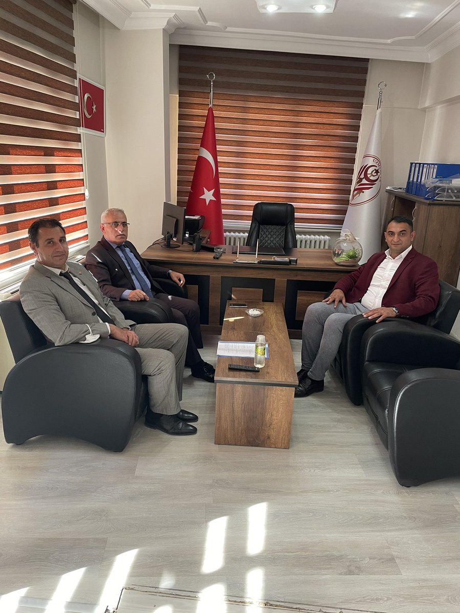 _arifsaylam's tweet photo. Derneğimizin bugün denetimini gerçekleştiren Kırşehir Sivil Toplumla İlişkiler Müdürümüz Sn. Cemaleddin Duran ‘a ve Sinan Akbaş’a üyelerim ve yönetim kurulum adına ziyaretlerinden dolayı teşekkür ederim.
@TC_icisleri https://t.co/TP95WdVMGw