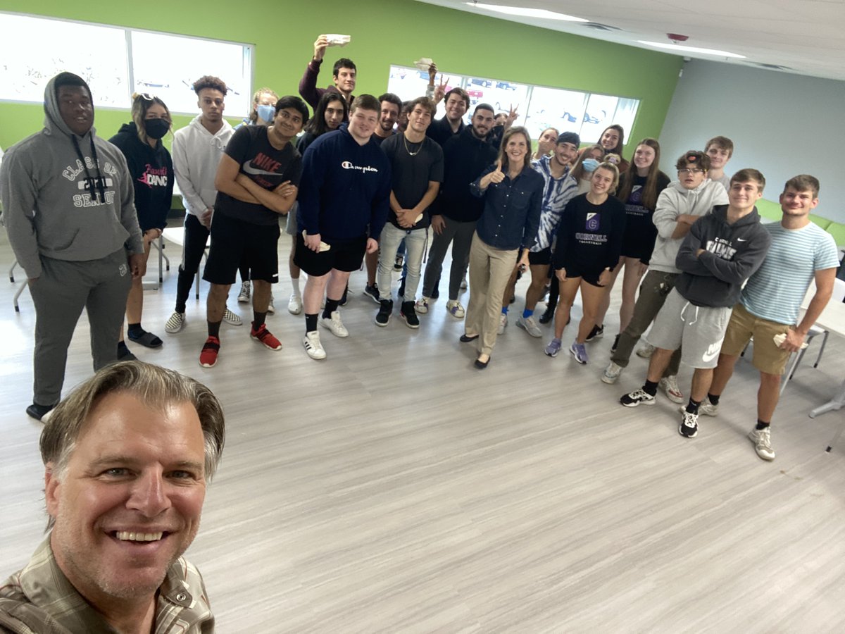 edcinc123's tweet photo. A BIG thank you to Steve Shriver &amp; Eco Lips for hosting the Cornell College Introduction to Entrepreneurship class, taught by our own Julie Zielinski! It was great to see their brand new facility.
#entrepreneurship #bcorp #ecolips #bugsoother  #sustainableproducts #cornellcollege https://t.co/0vWuPLFEHm