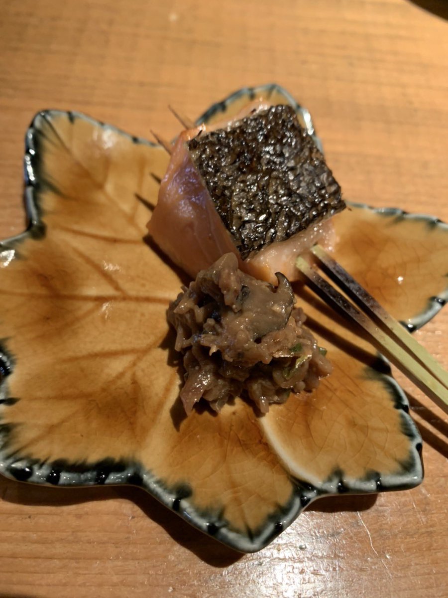 ゆーたろー 和の料理人 信州サーモンとキノコ味噌 信州サーモンは味わい自体はさっぱりとしているので 醤油1 味醂1 酒1を合わせた調味料に 30分ほど浸けた後に藁で香りつける で 仕上げに皮面を炭火で炙ったら 美味いです ゆーたろー 和の料理人 信州サーモンとキノコ味噌 信州サーモンは味わい自体はさっぱりとしているので 醤油1 味醂1 酒1を合わせた調味料に 30分ほど浸けた後に藁で香りつける で 仕上げに皮面を炭火で炙ったら 美味いです