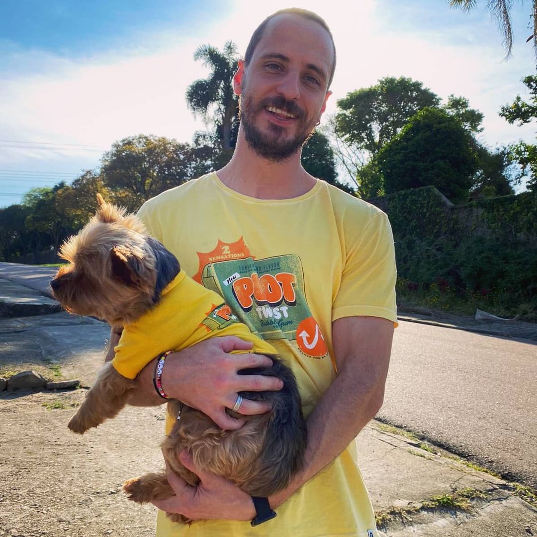 lojayodog's tweet photo. Camisetas com estampas divertidas e exclusivas.
Essa camiseta é a Plot twist, a queridinha dos amantes dos anos 80, como nós 🥰
Quem aí lembra da referência da camiseta? Não vale disfarçar para não entregar a idade hein 😜
#yodog #yodogloja #anos80 #80s #tshirtlovers https://t.co/uSVzG6EucB