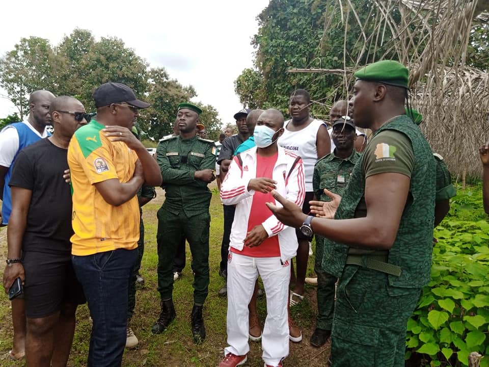 zapping_ci's tweet photo. #cotedivoire : Planting d’arbres dans la Réserve Botanique de Divo

1000 plants d'essences locales mis en terre ce jour sur une superficie d'un hectare.

#CIV225 #ivoirien  #Abidjan #developpement #environnement #minef #eauxetforetsci #50millionsdarbresci #reboissement https://t.co/QfzXPTbxrV