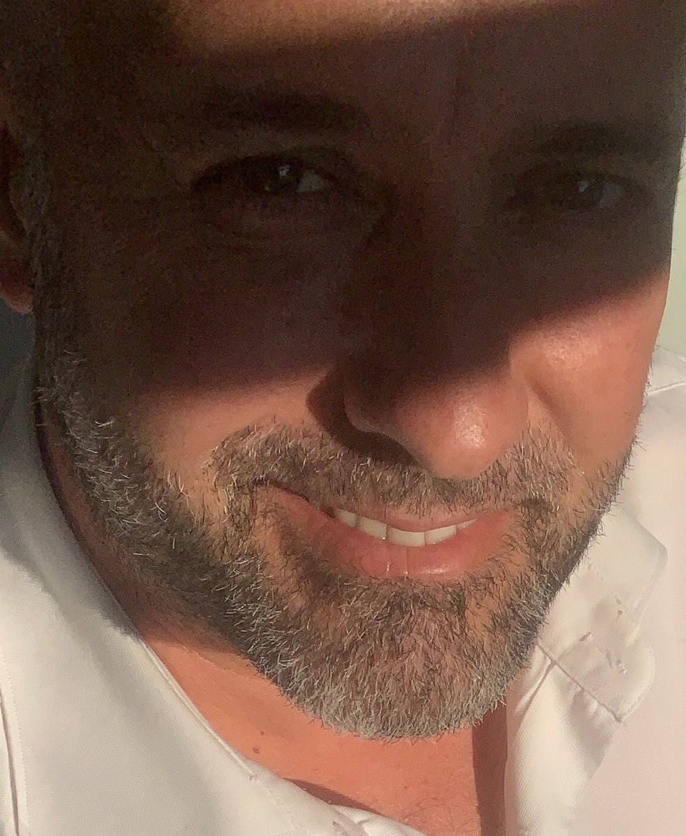 maromanpo's tweet photo. #LunesDeOjos a la sombra.
Y vale para #miercolesdebarbas 
#sinpuente https://t.co/iX3G0Vic89