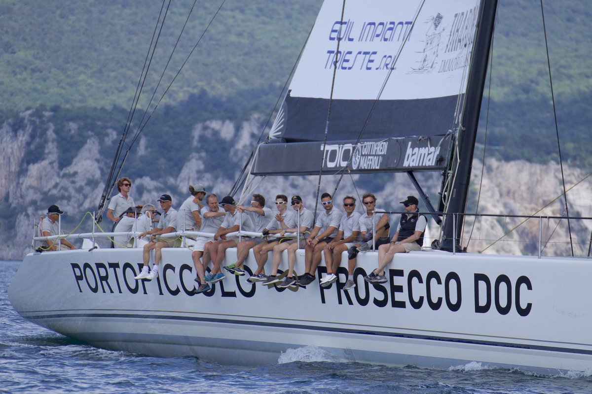 WineNewsIt's tweet photo. .@ProseccoDOC ancora una volta con il grande #sport, come “#OfficialSparklingWine” della storica @RegataBarcolana, nei giorni scorsi, nel Golfo di #Trieste, anche “a bordo” delle #imbarcazioni a #vela la “#Portopiccolo #ProseccoDoc”, la “#Selene” e la “#Swanderful” (ph: Lucchi) https://t.co/4BKejNhj6u