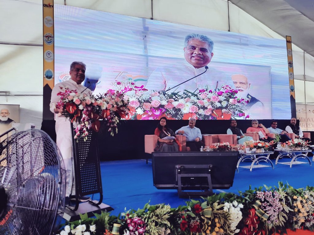 CZA_Delhi's tweet photo. Best practice guides, importance of frontline staff for conservation, capacity building, need to bring in best management practices & the value of outreach areas the Hon'ble Minister @moefcc @byadavbjp also touched upon in his keynote address on #Day2 of the #Zooconference https://t.co/gU0rRFPWfx