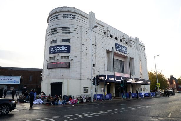BrightestBlueWT's tweet photo. TONIGHT! 

Ellie Goulding will be at the @O2ApolloManc with @LDevineMusic for the Brightest Blue tour💙 

Doors 7:00 PM
L Devine: 8:00 PM
Ellie Goulding: 9:00 PM https://t.co/UadKSL1frC
