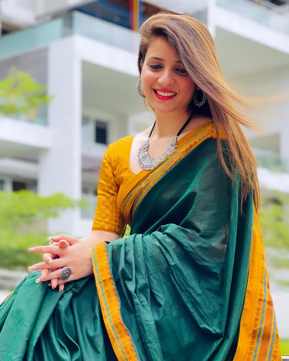 farahalam30's tweet photo. প্রেমের ভেলা জলে ডোবে না!🍇 https://t.co/24b0YoCSbN