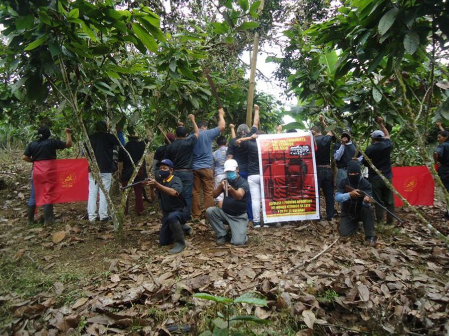 jornaland's tweet photo. Equador: Partido Comunista do Equador - Sol Vermelho homenageia o Presidente Gonzalo
Leia em: https://t.co/x9UMk3E3u2
#ANDinternacional #PresidenteGonzalo #SolRojo https://t.co/j6M2YrfOuP