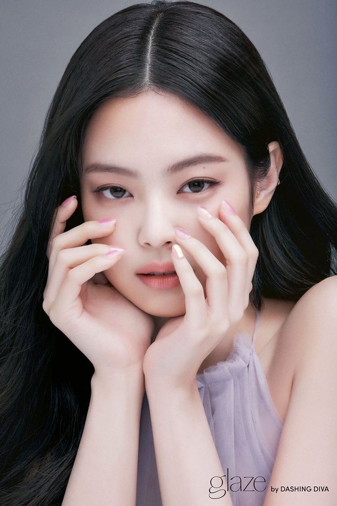 JennieLATAM's tweet photo. “Dashing Diva's Glaze está ganando popularidad vendiendo todos los productos utilizados por #Jennie”

🔗 https://t.co/dCNEpsd28L

블랙핑크 제니 #제니 @BLACKPINK | JM https://t.co/DU376BPTaz