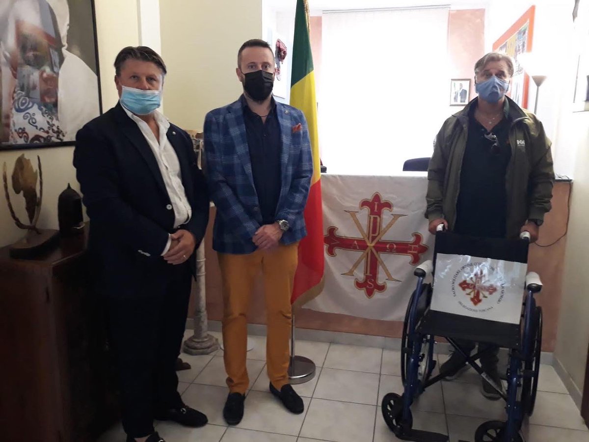 SMOCSG_Toscana's tweet image. Livorno, 24 settembre 2021. Donazione di una sedia a rotelle al Consolato della Repubblica del Senegal con sede a Livorno.
La donazione servirà ad alleviare le crescenti sofferenze di una famiglia molto bisognosa del Senegal.
#constantinianorder