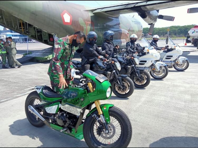 yusuf_dumdum_'s tweet photo. Pakdhe persiapan mau jajal sirkuit Mandalika. 🤭

Lha trus kapan Sirkuit Formula E dijajal? 😂 https://t.co/xBNQx8ncJ5