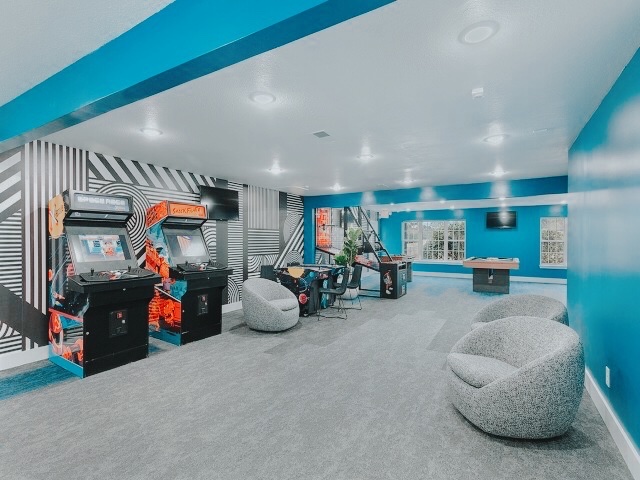 Amenities are now open! 😉😉😉

.
.
#nowleasing #studentapartments #hailstate #mississippiapartments #studenthousing #mississippistateuniversity #apartments #starkvegas #october #letstakeatour #studentspaces

.