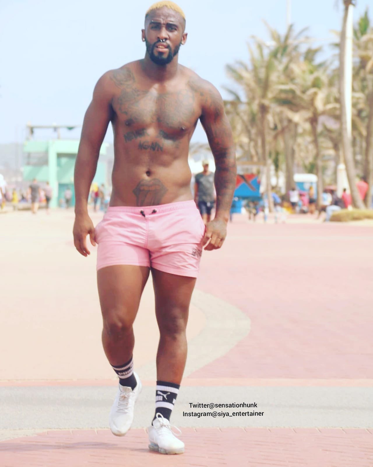 Pink shorts twitter deals