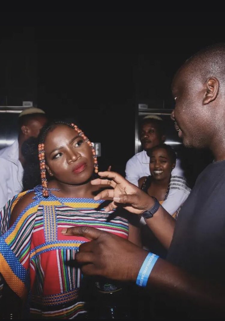 Chi_fhiwa's tweet photo. So Makhadzi went to Zambabwe last week for a R300 000 performance…

…After her Performance, they decided to multiply the amount by 5 - to R1.5Million …🤯🤯🥰🥰

From performing for free or R2 coins to this?

…Fear God🙏🏾 https://t.co/ddbzoiQvm4