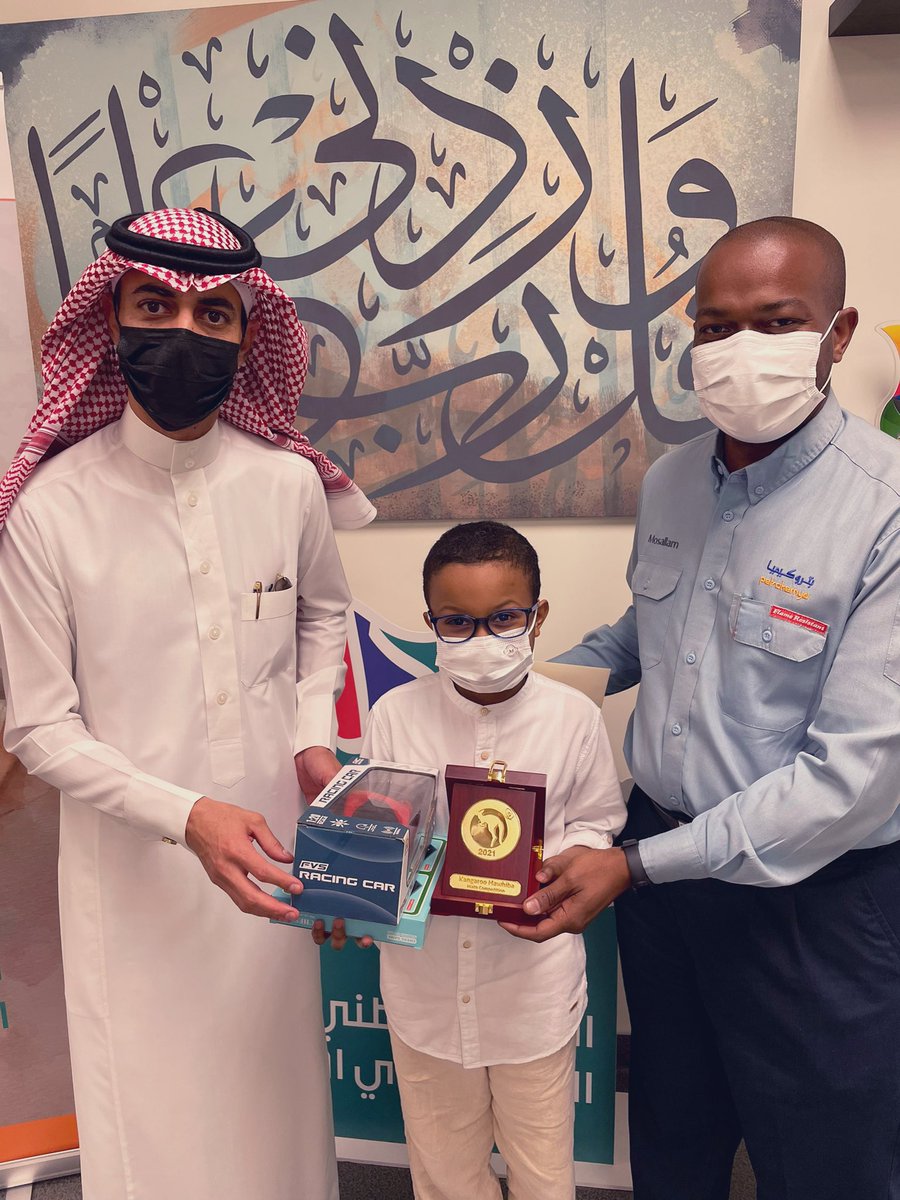 alwaha1438's tweet image. 📸صور ||
تكريم الطالب / مشاري مسلم الخالدي
 الفائز بالميدالية الذهبية لمسابقة الكانجارو العالمية للرياضيات 2021
من #الواحة_الابتدائية