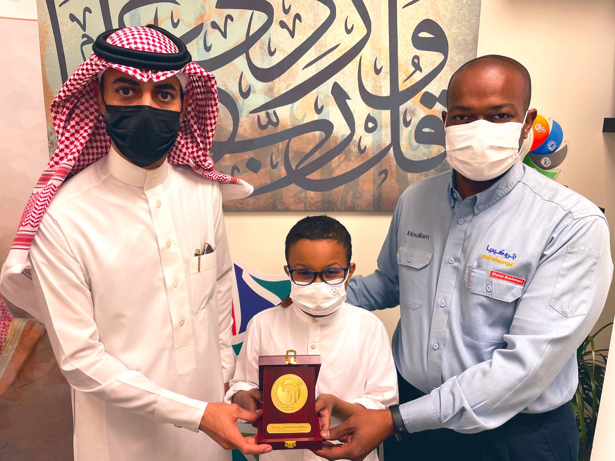 alwaha1438's tweet image. 📸صور ||
تكريم الطالب / مشاري مسلم الخالدي
 الفائز بالميدالية الذهبية لمسابقة الكانجارو العالمية للرياضيات 2021
من #الواحة_الابتدائية