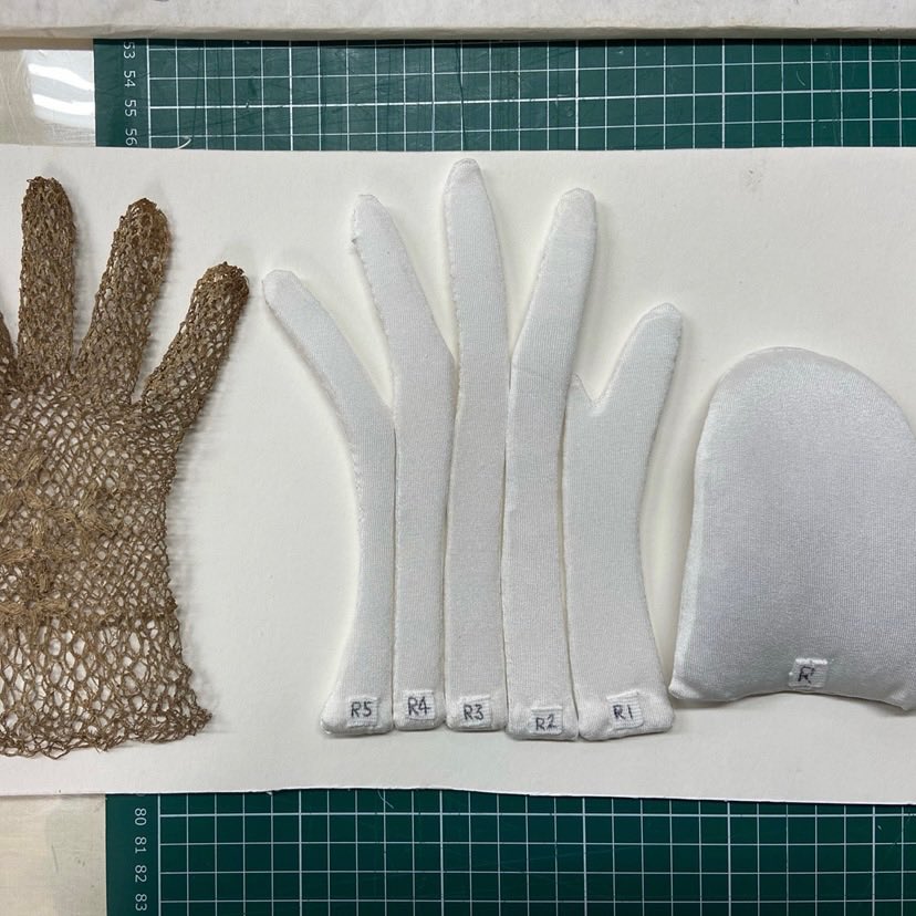 We mounted these delicate straw gloves for @YorkCastle Museum 
We used conservation grade foam and Wonderflex which was a new and interesting material for us
#TextileConservation #HistoricCostume #Costume #Conservationmounting