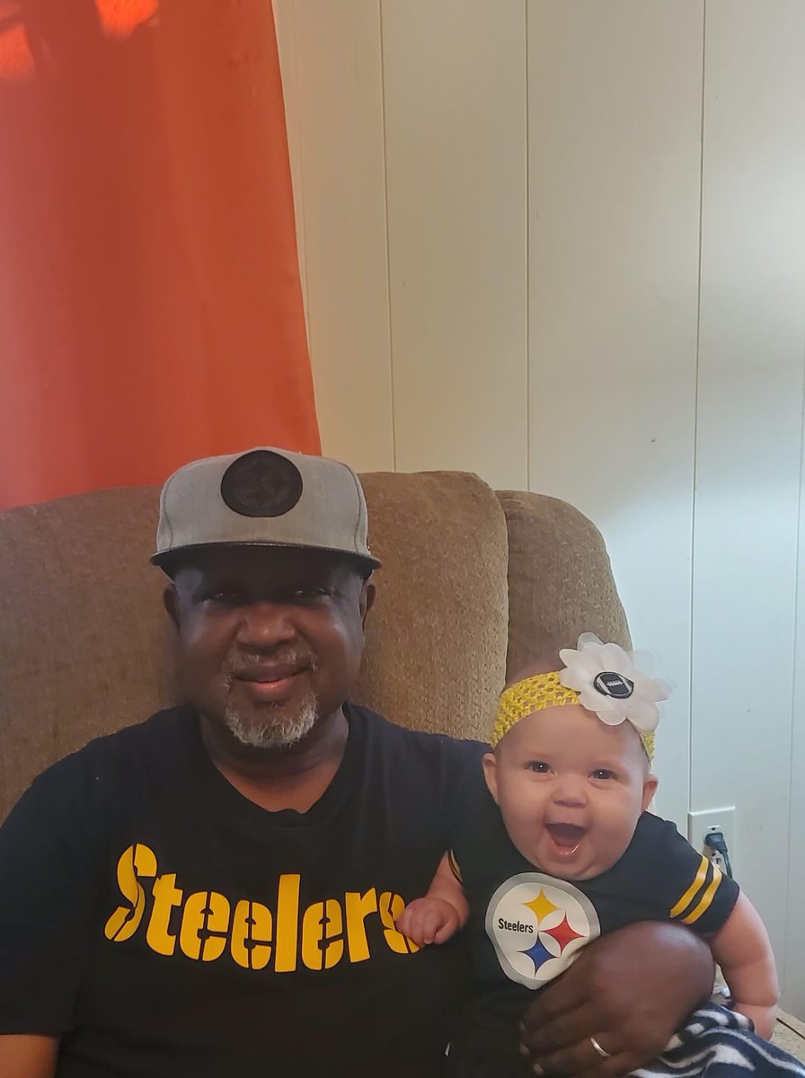 M_RO501's tweet photo. #VictoryMonday #DadEdition #HereWeGo
Look at my precious niece tho ππ
With a throwback pic to the SB loss to the GB.. Never switched up just got hella taller π https://t.co/H044AULWJ6